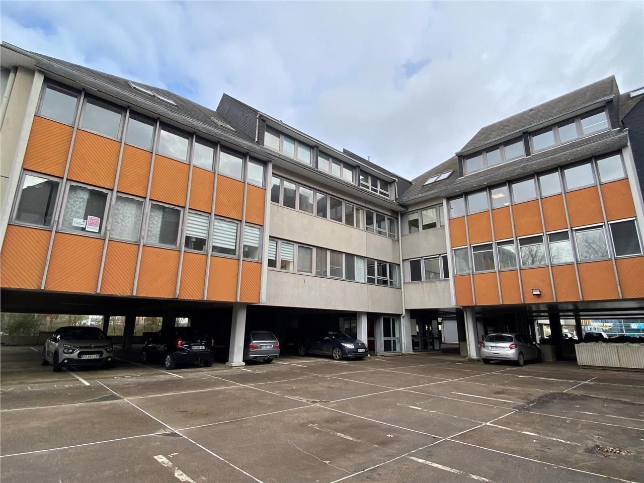 Idéalement situé, bénéficiant d'un accès immédiat