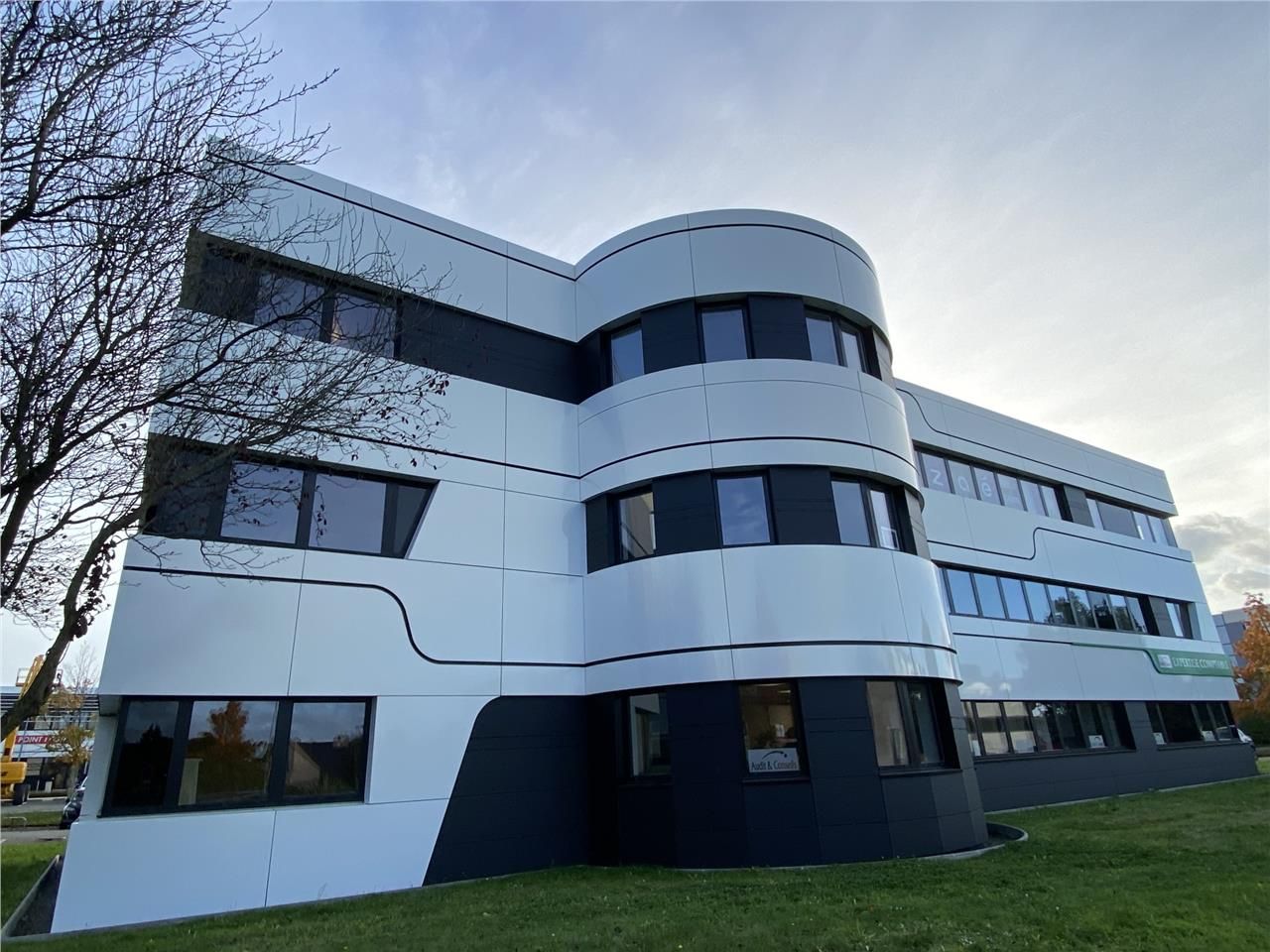 Au Nord de Rennes, au sein d'un parc d'affaires i