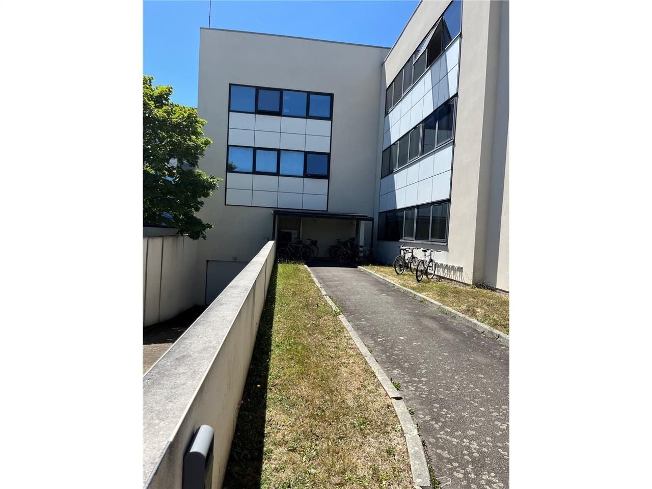 Au Nord de Rennes, au sein d'un parc d'affaires i