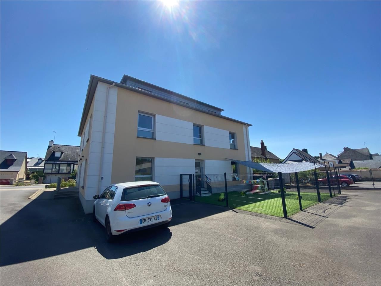 Au nord, au sein de la commune de Betton et situé