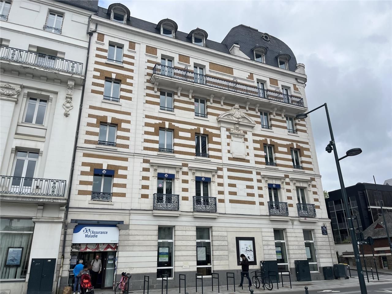 Situé au coeur d'un lieu de vie urbain, desservi 