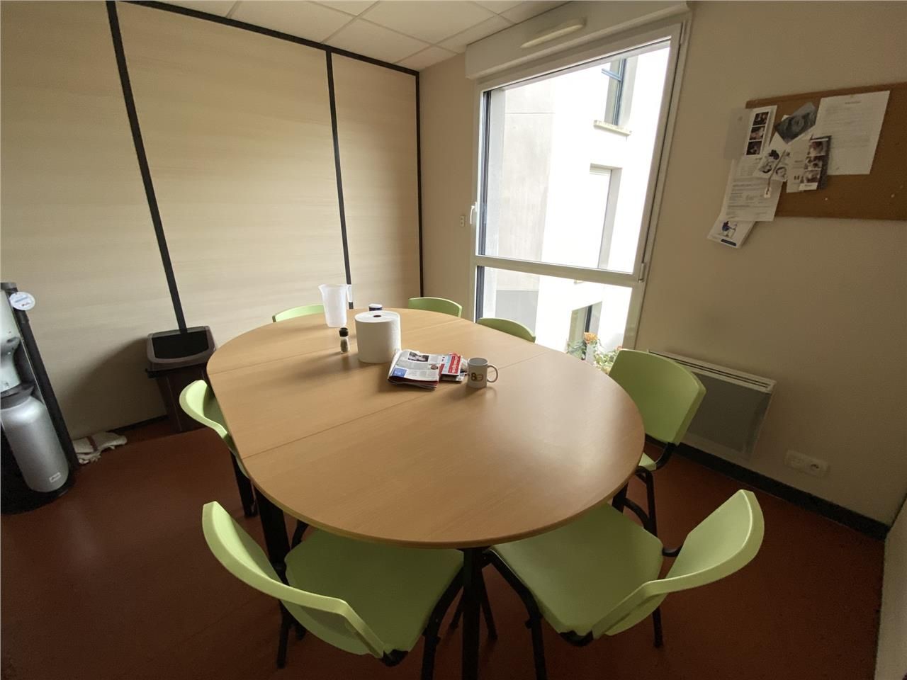 Au sein d'un immeuble tertiaire identifié, bénéfi