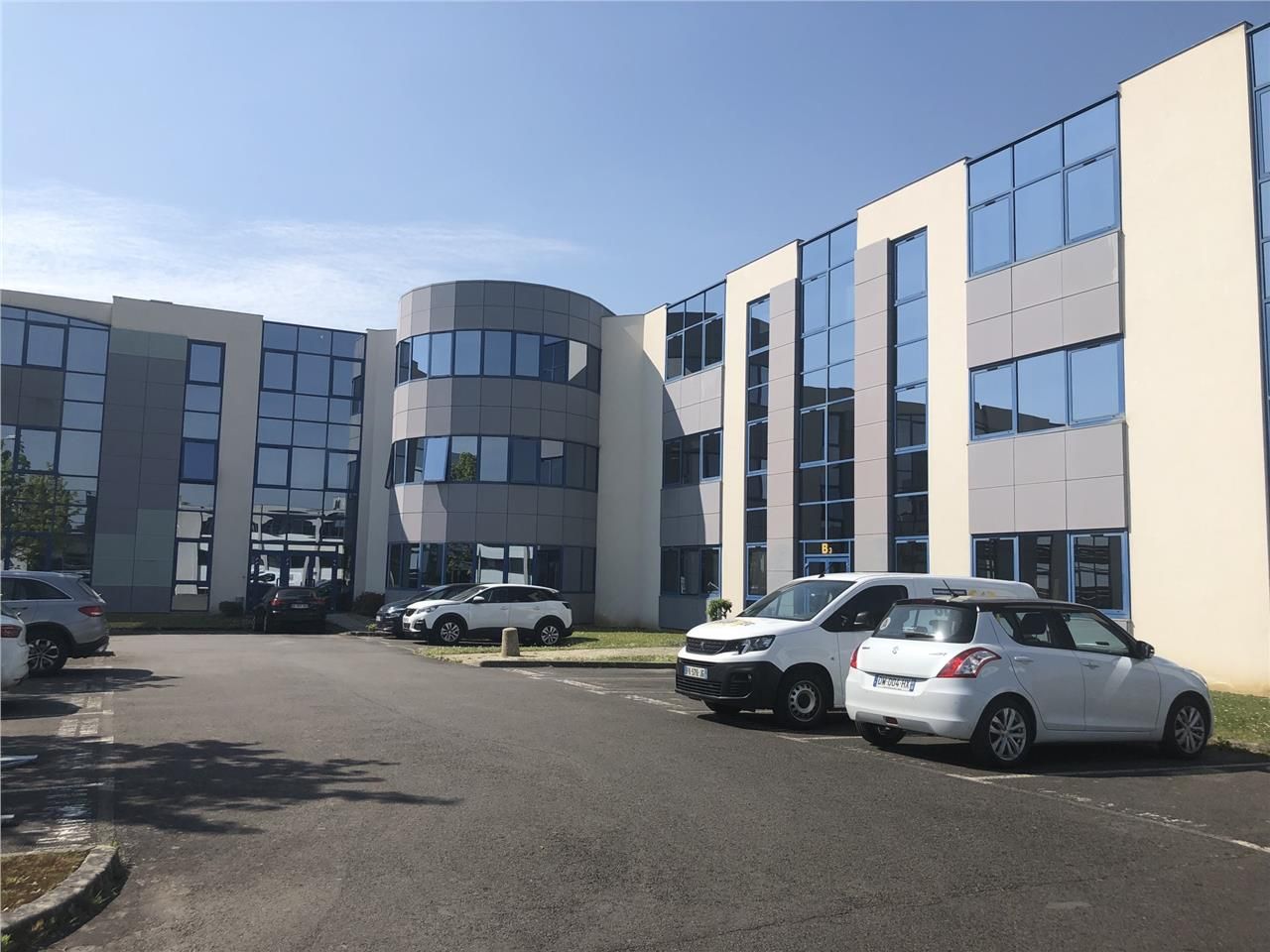 Au sein d'un parc tertiaire reconnu et identifié,