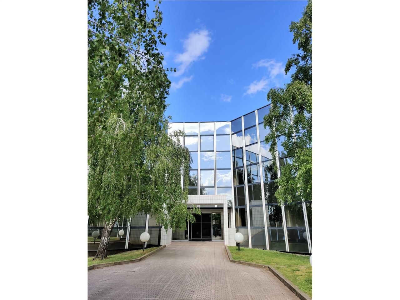 Bureaux à louer dans un immeuble tertiaire indépe