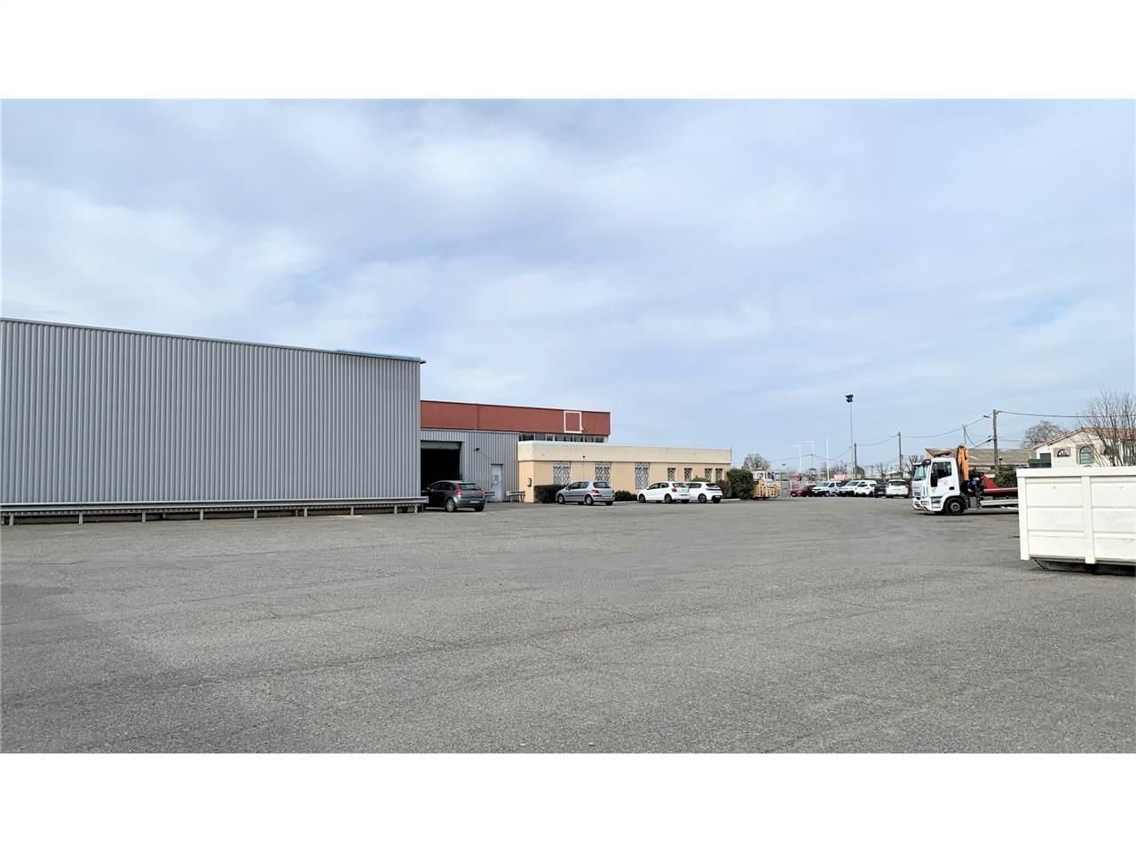 A louer, un bâtiment mixte (Atelier et Bureaux) d