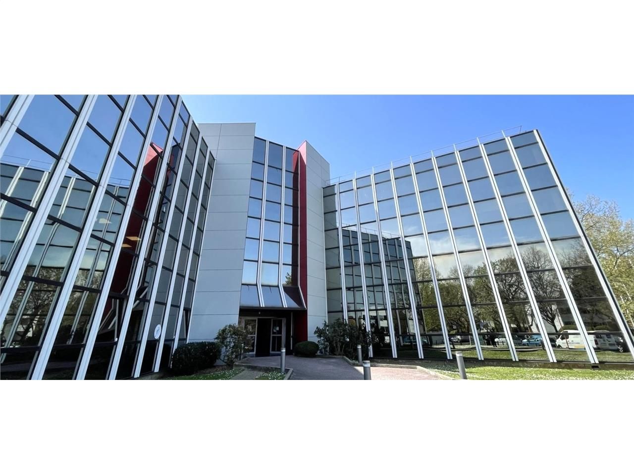 Bureaux à louer dans un immeuble rénové situé à l