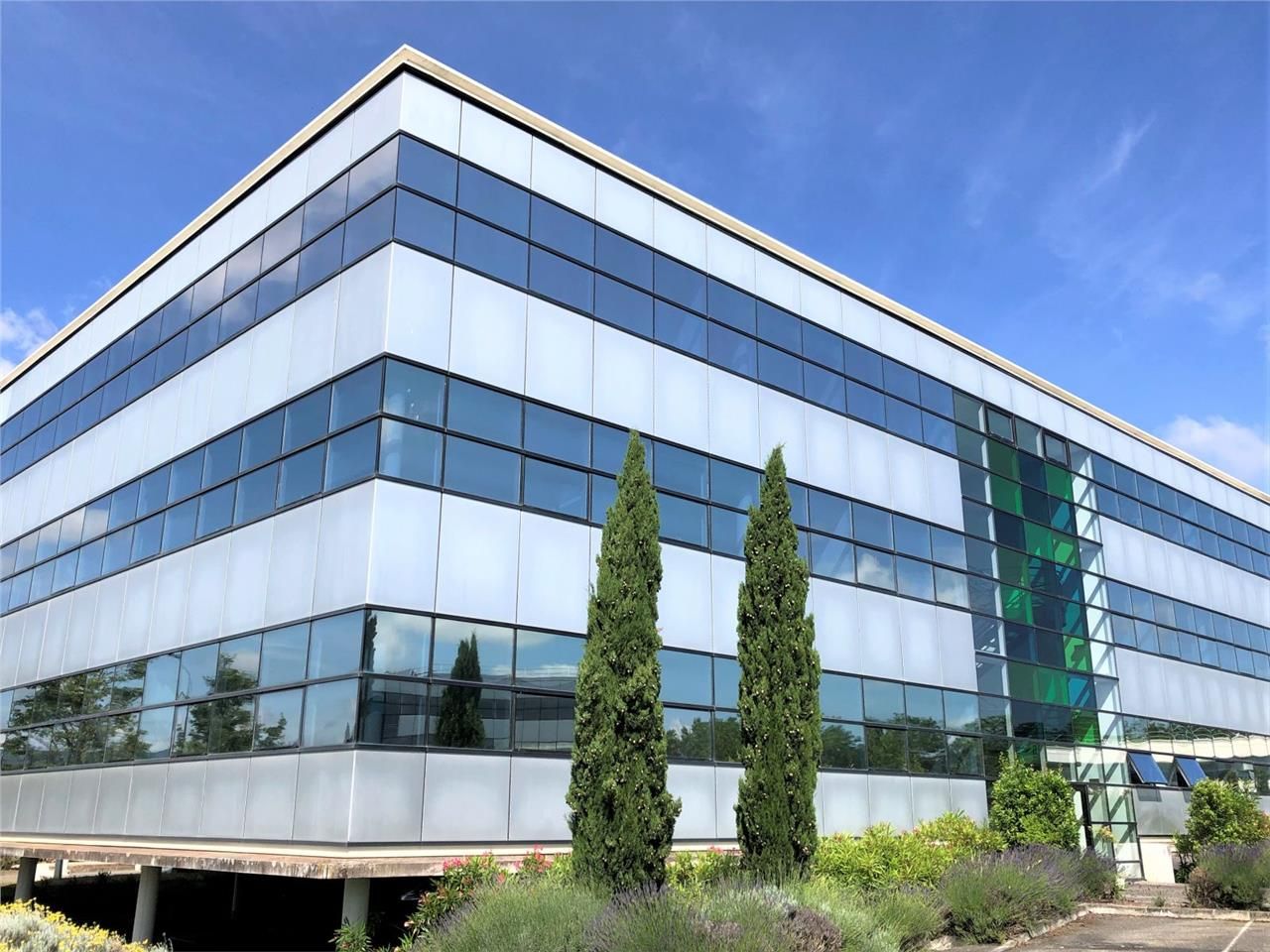 Bureaux à louer dont un plateau intégral, dans un