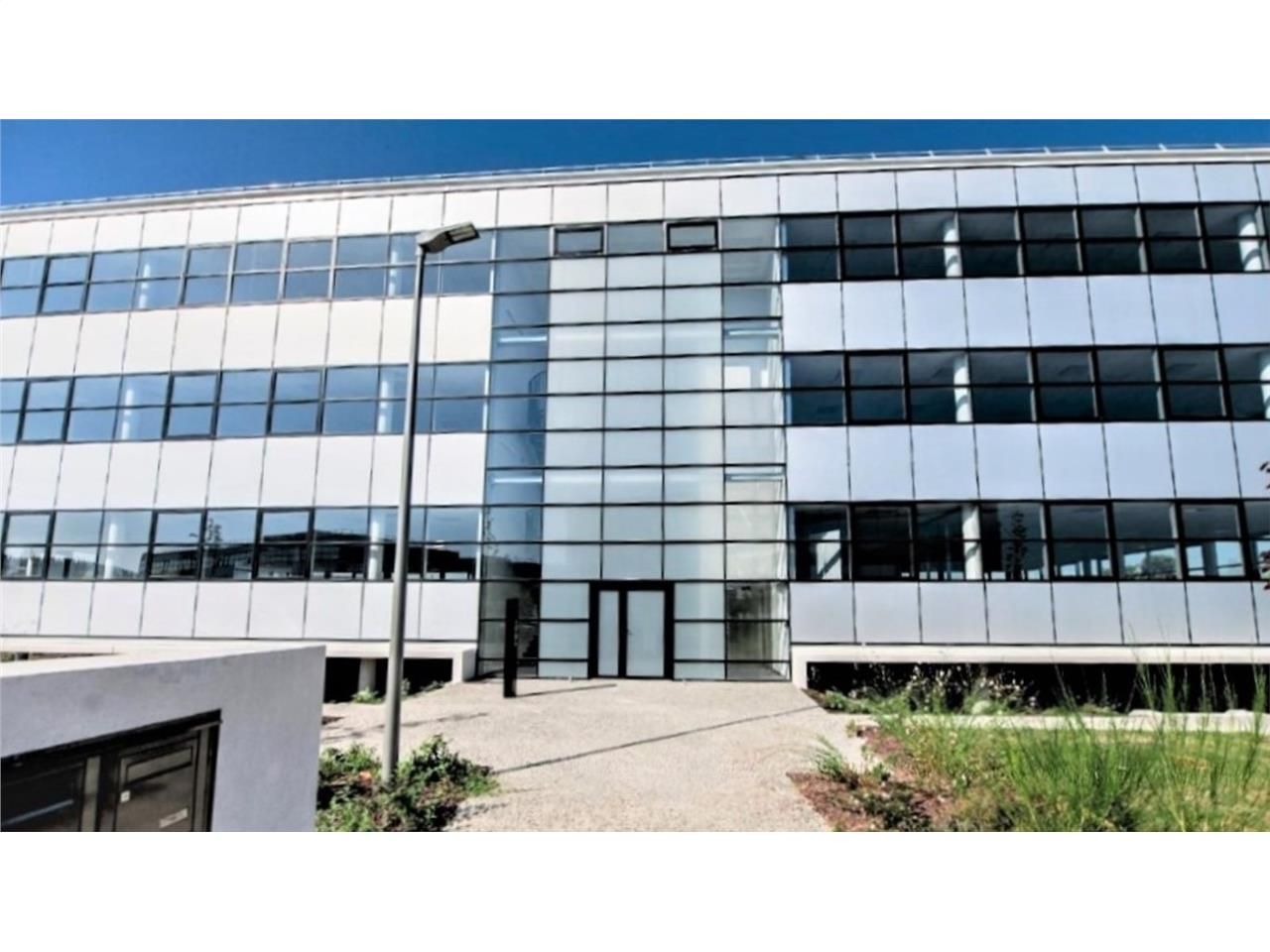 Bureaux à louer dans un immeuble neuf de bureaux 