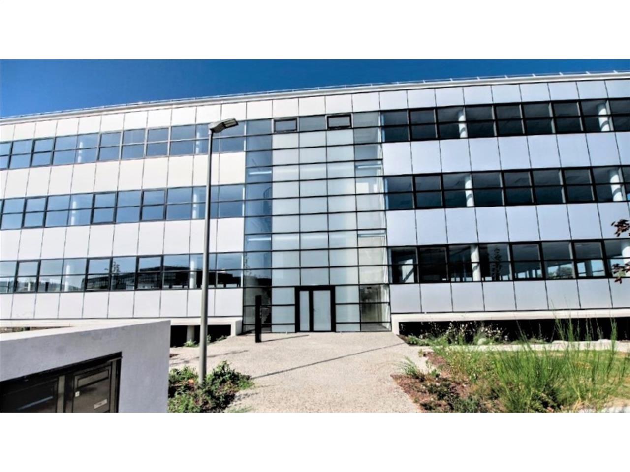 A louer, deux plateaux dans un immeuble neuf de b