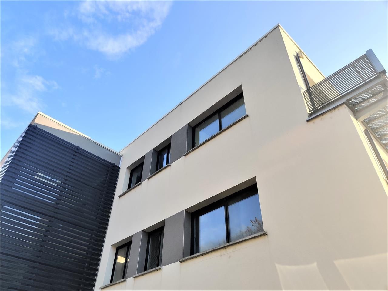 Bureaux à louer en bon état, représentant l'intég