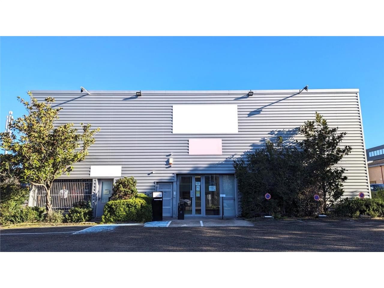 Bureaux à louer à BALMA dans un  bâtiment mixte r