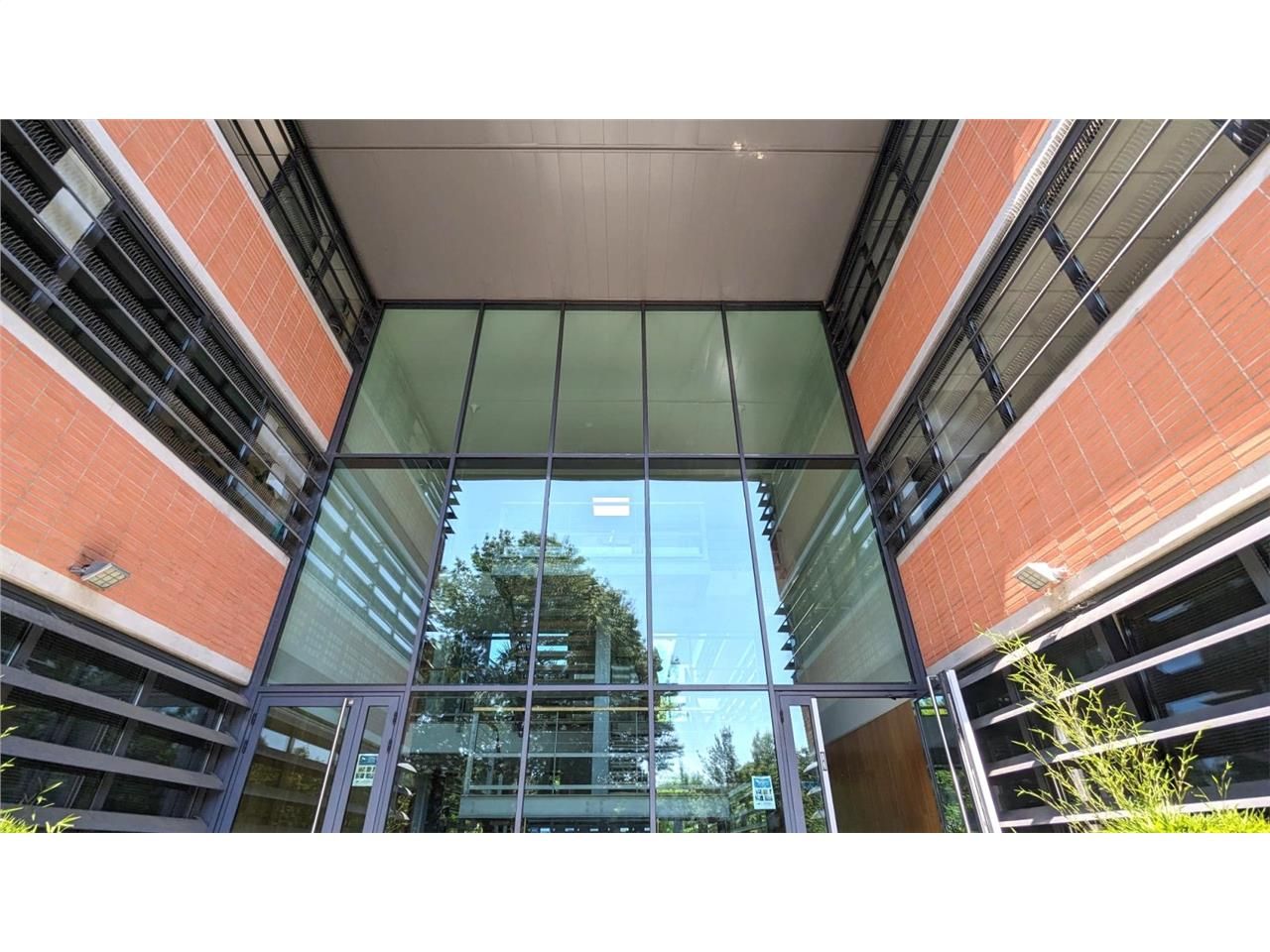 Bureaux à louer dans un immeuble récent du Parc T