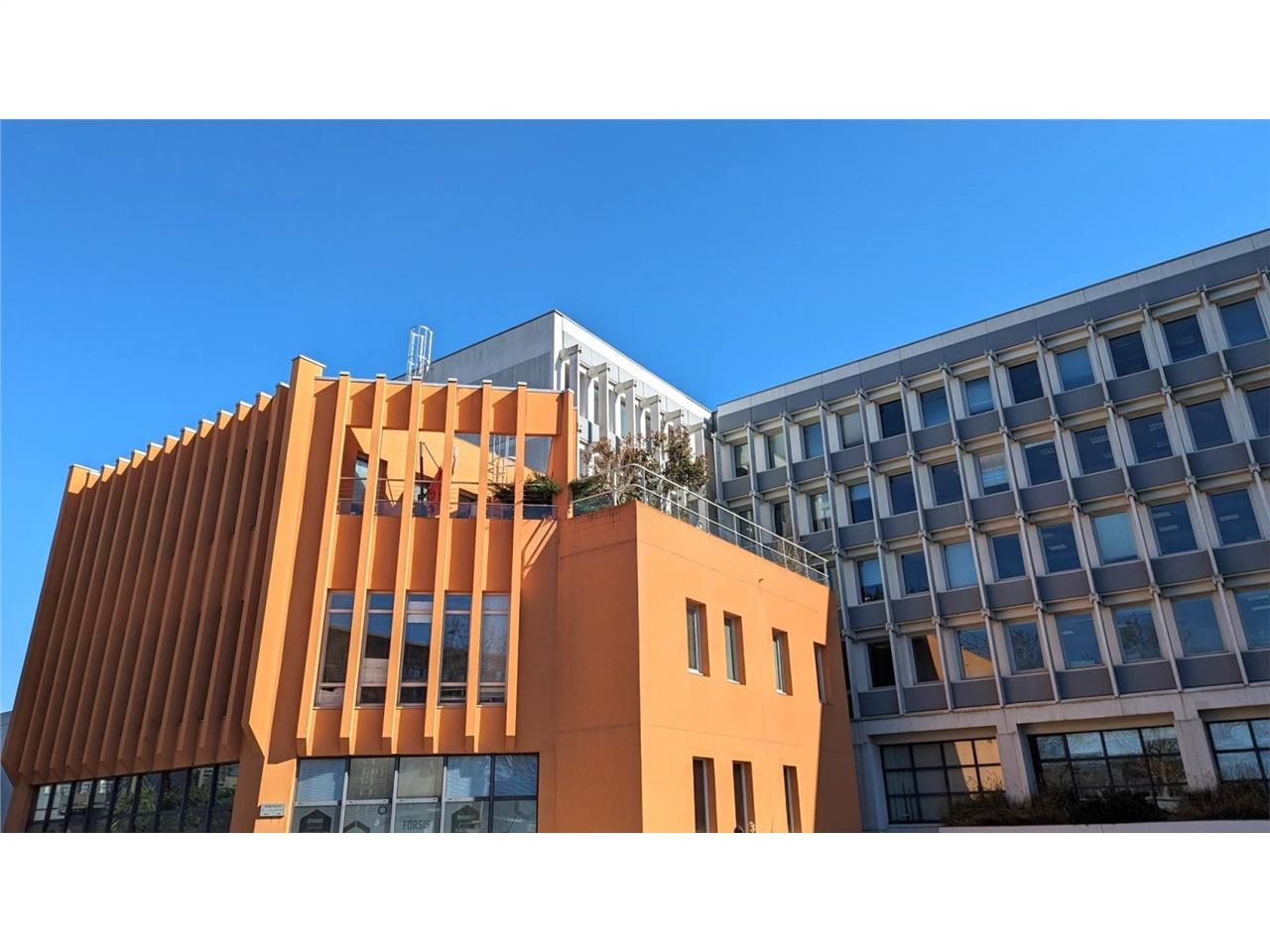 Bureaux à louer dans un immeuble proche du quarti