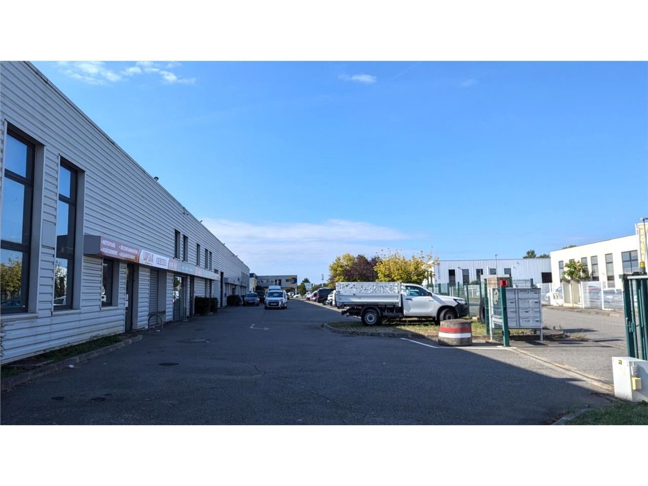 Bureaux à vendre ou à louer dans un bâtiment mixt