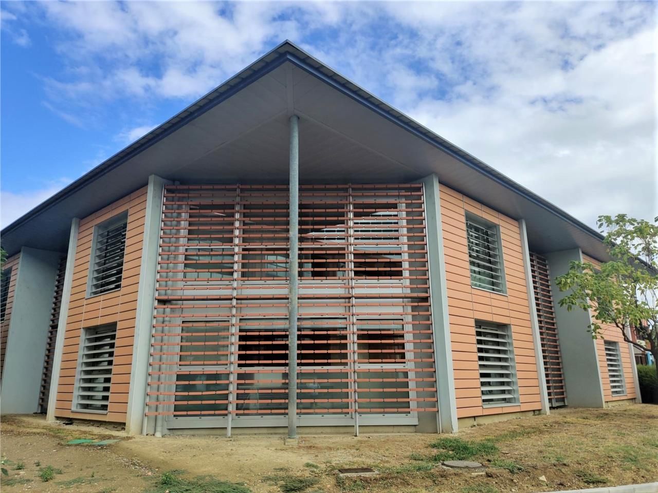Bureaux à louer dans un immeuble récent de 1021 m
