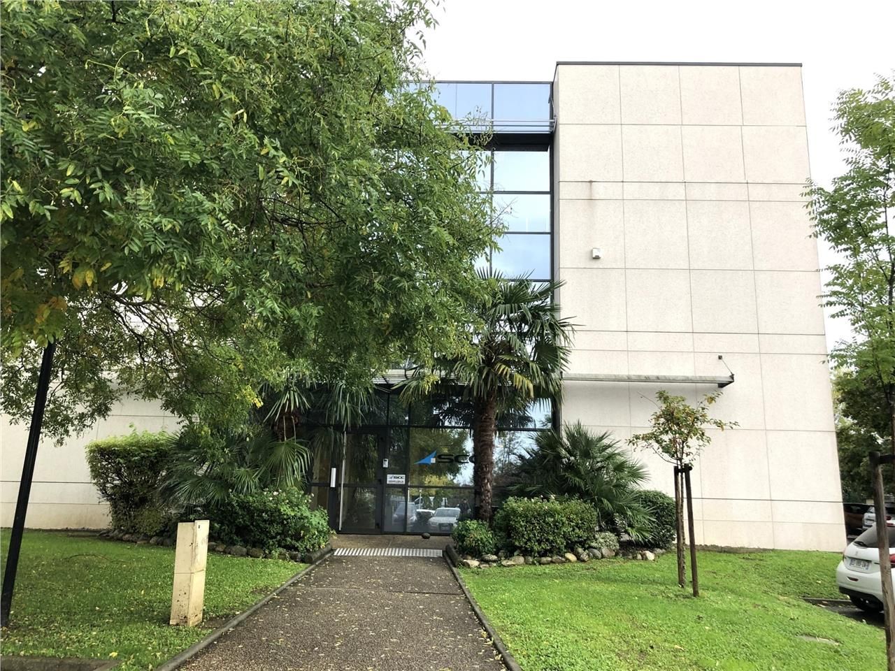 Bureaux à louer , dans un immeuble en R+2, au coe