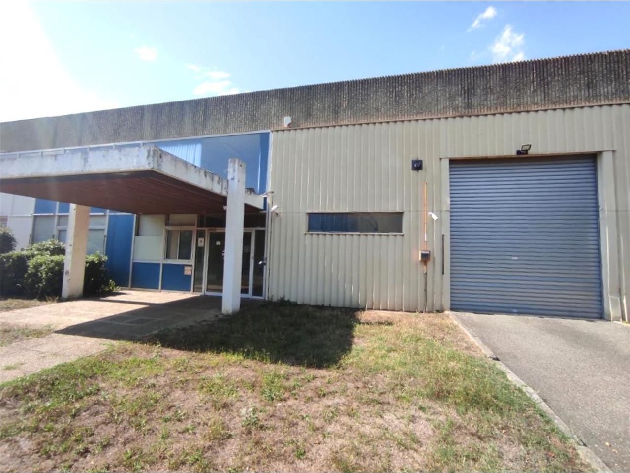 A louer, local mixte (activité avec bureaux) à l'