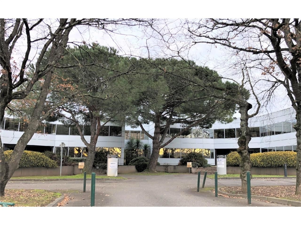 Bureaux à louer à LABEGE , dans un bel  immeuble 