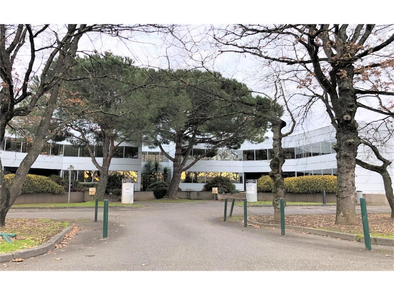 Bureaux à louer à LABEGE , dans un bel  immeuble 