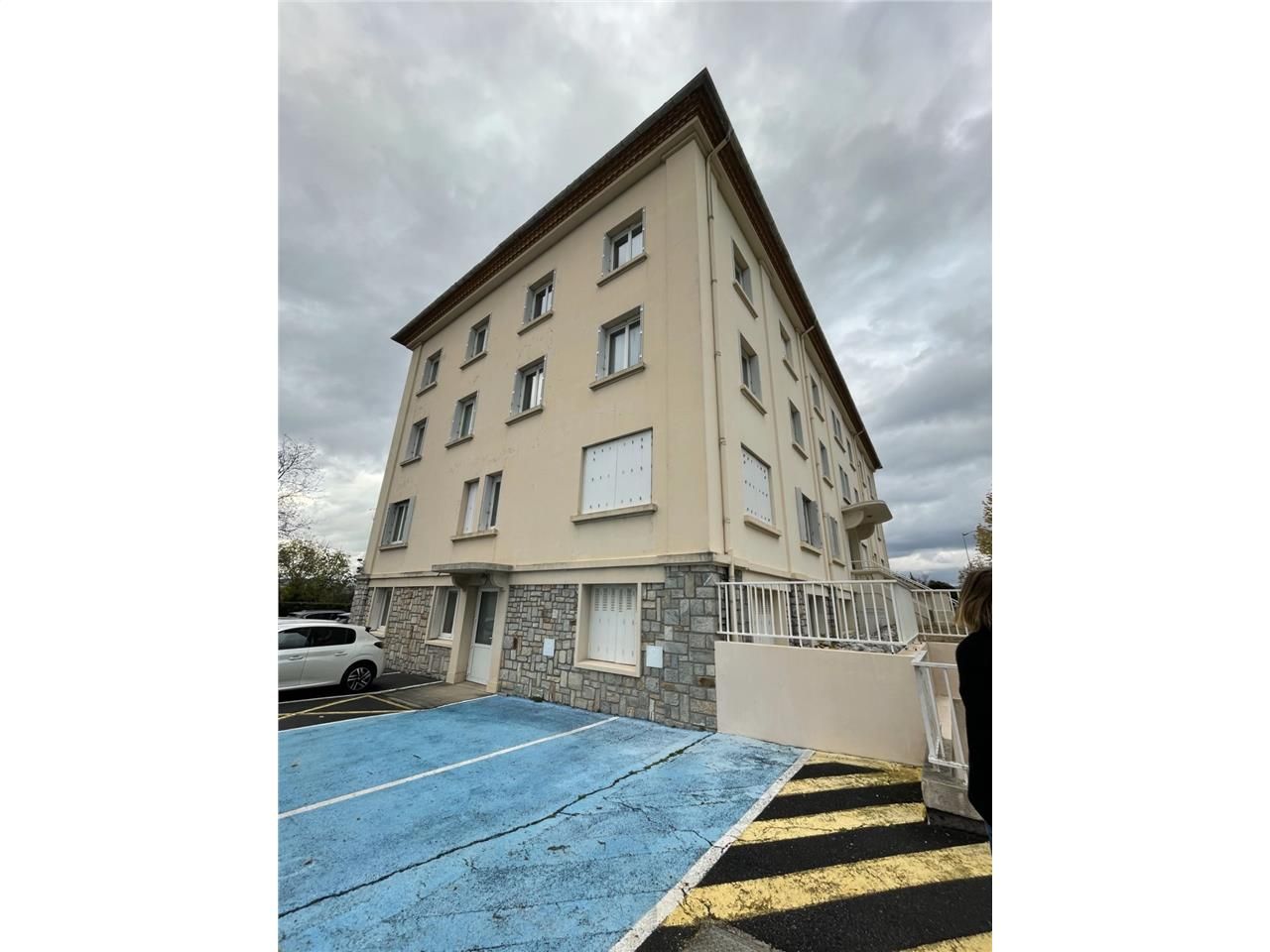 A vendre, à 1,5 km du centre-ville de CASTRES, un