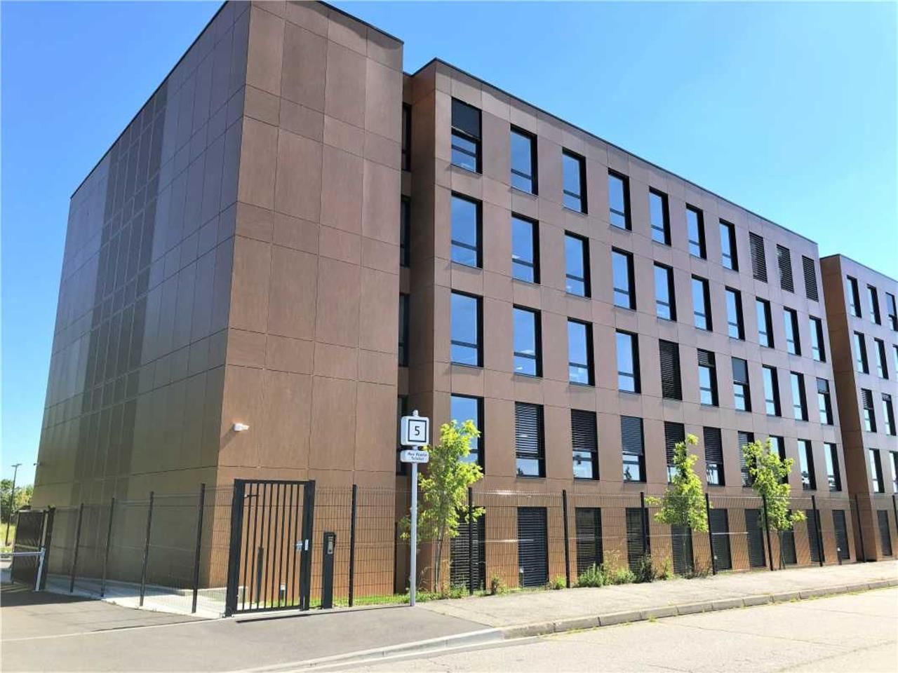 Bureaux récents à louer, dans un ensemble tertiai