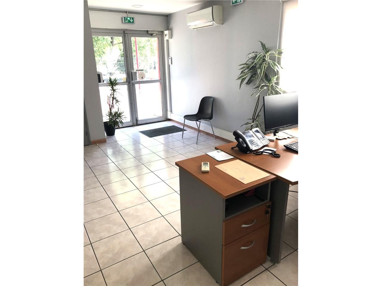 Local d'activité à louer à SAINT-JEAN, à l'Est de