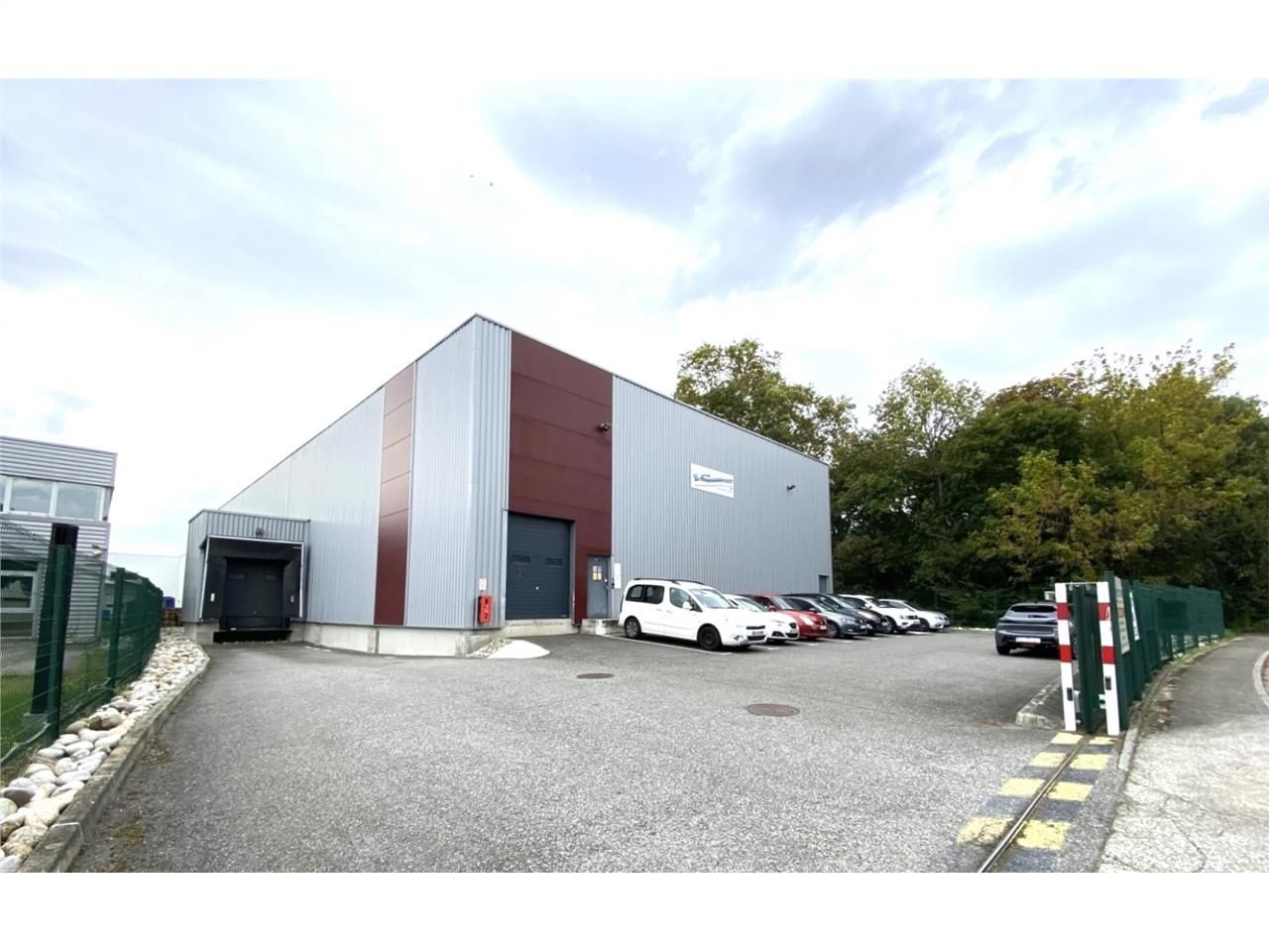 Bâtiment à usage d'entrepôt à louer au coeur de l