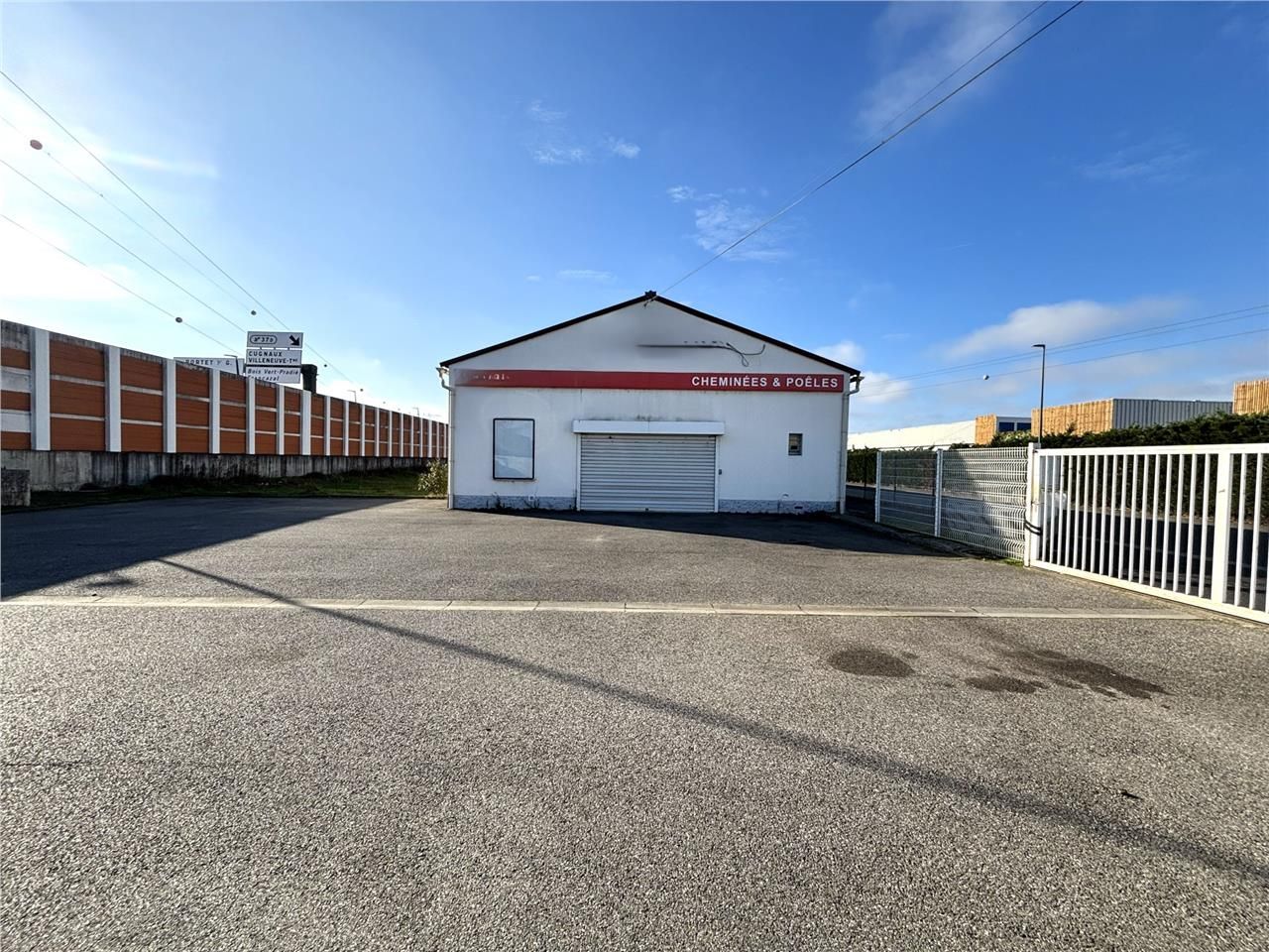 A louer, bâtiment mixte (Activité et Bureaux) à P