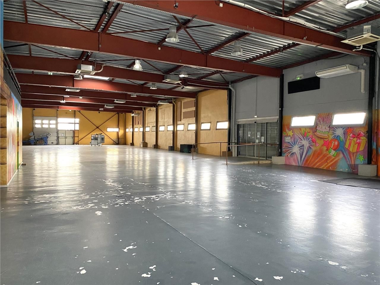 A louer, un bâtiment indépendant d'activité, comm