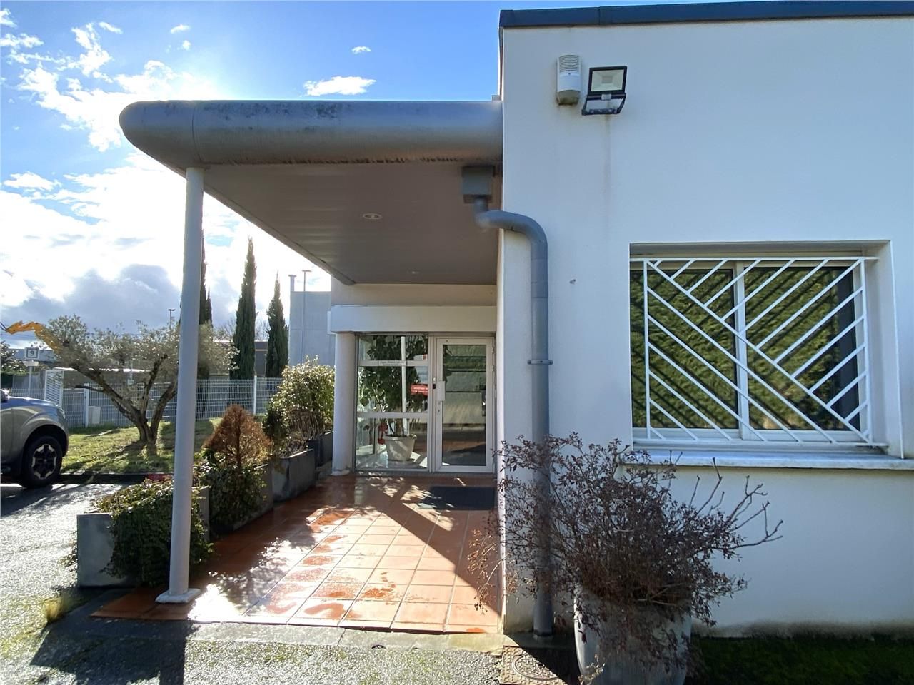 Immeuble indépendant à usage de bureaux à louer d