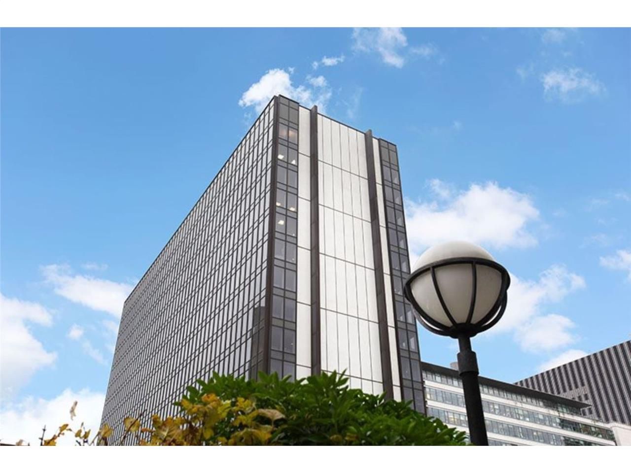 A VENDRE BUREAUX : CBRE vous propose à l'acquisit