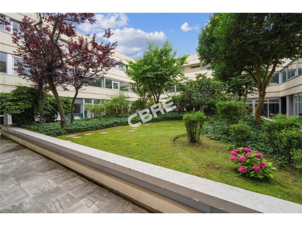 Idéalement situés dans le 6ème, à toute proximité