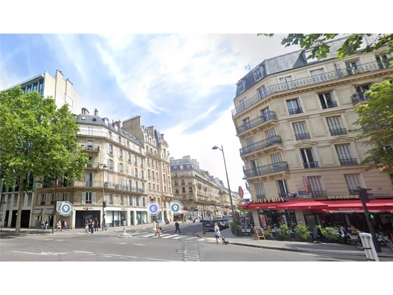 Au sein d'un magnifique immeuble haussmannien sit