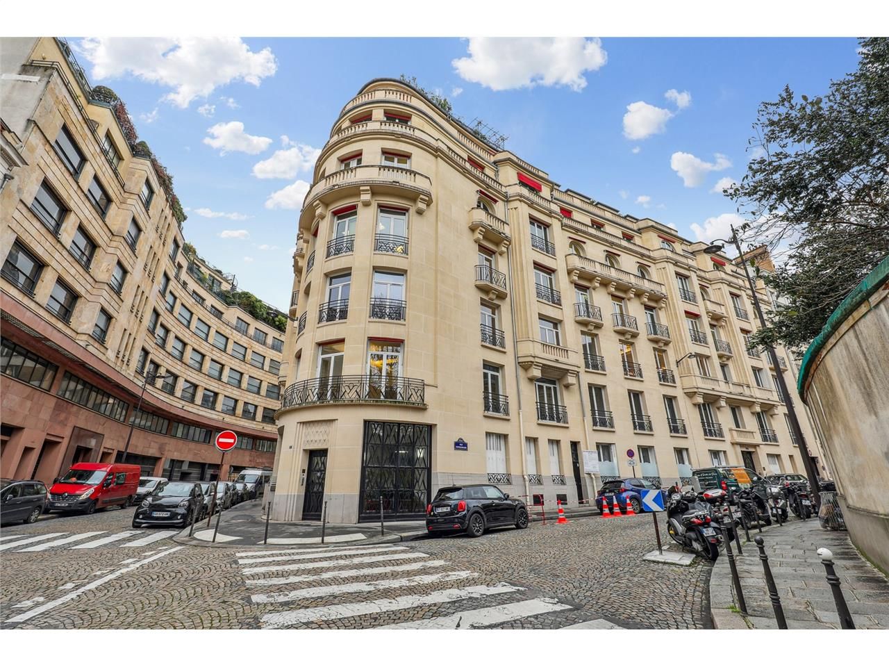 CBRE vous propose en plein coeur du QCA et à prox