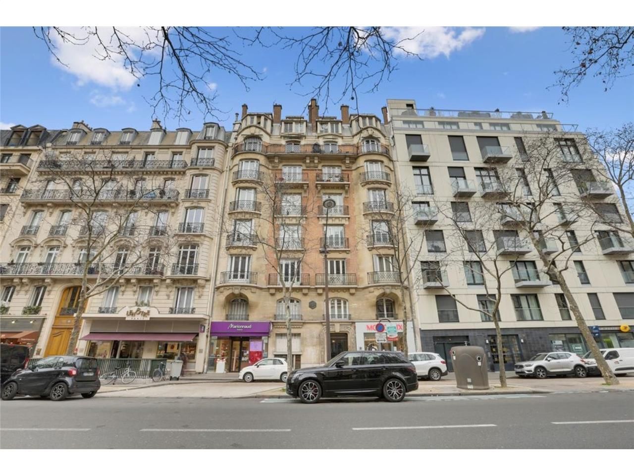 Situé à quelques pas du Champs de Mars et de l'Ec