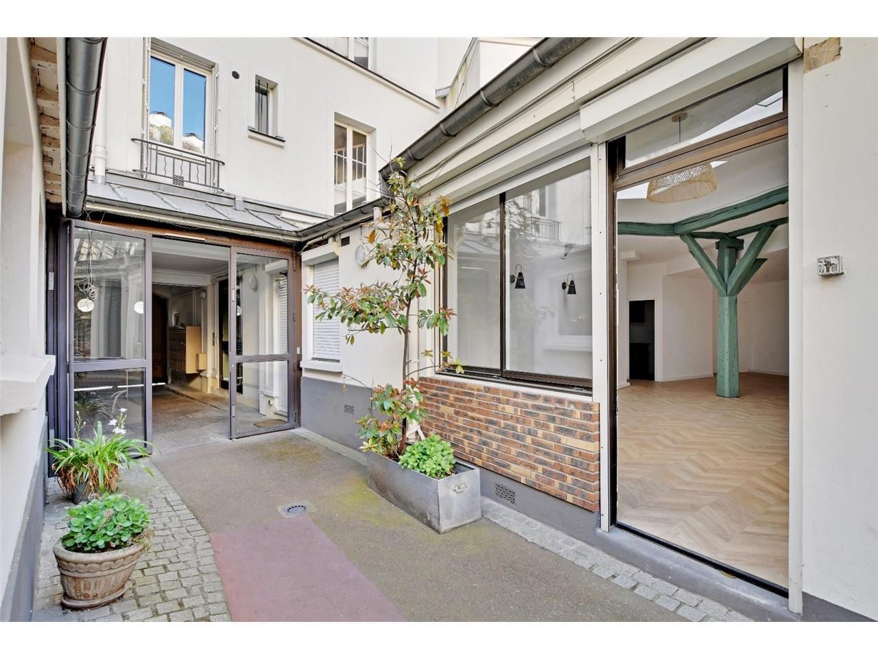 Découvrez cette surface de bureau à vendre dans l