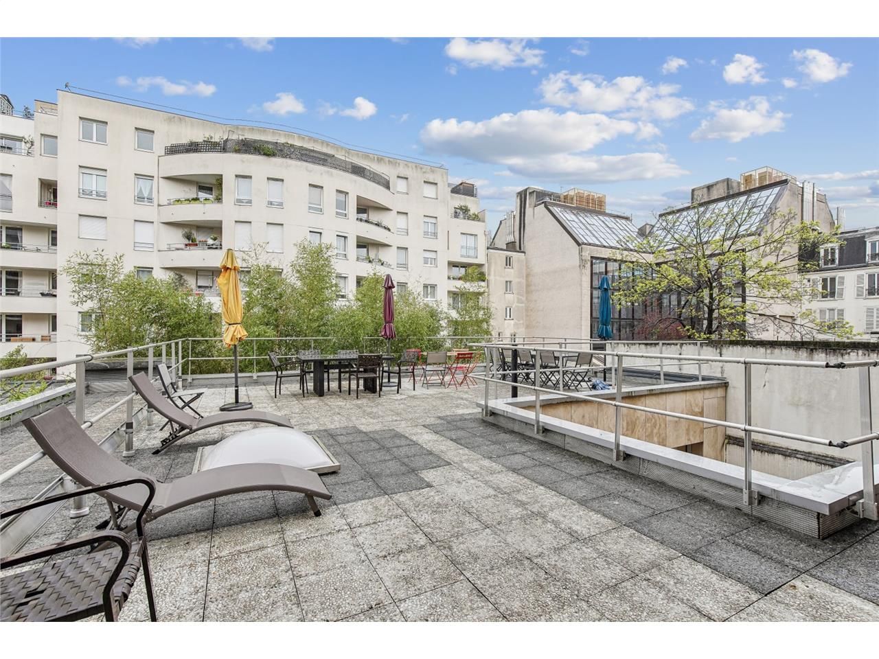 CBRE vous propose deux surfaces de bureaux à la v