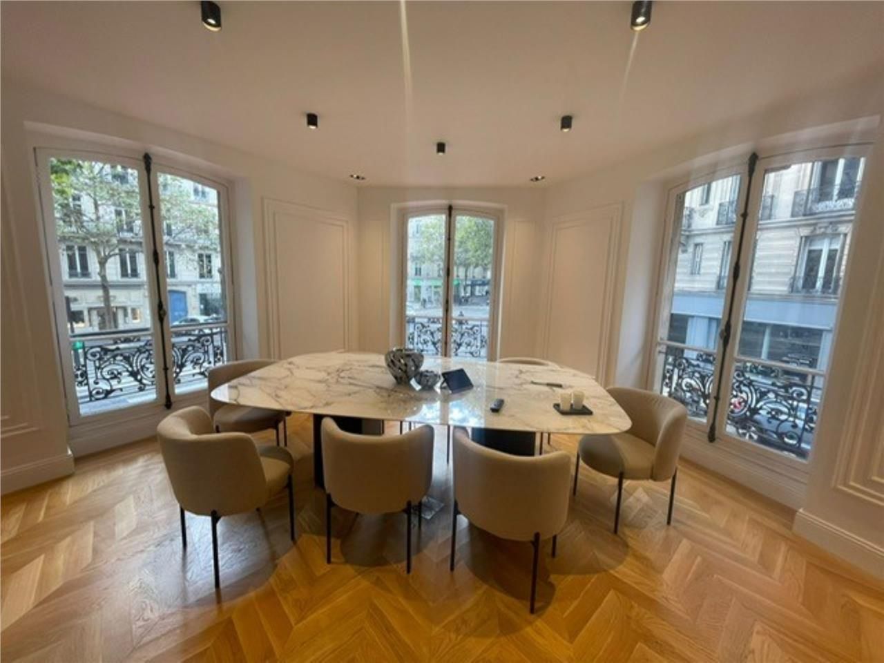 Nous avons le plaisir de vous présenter un bien i