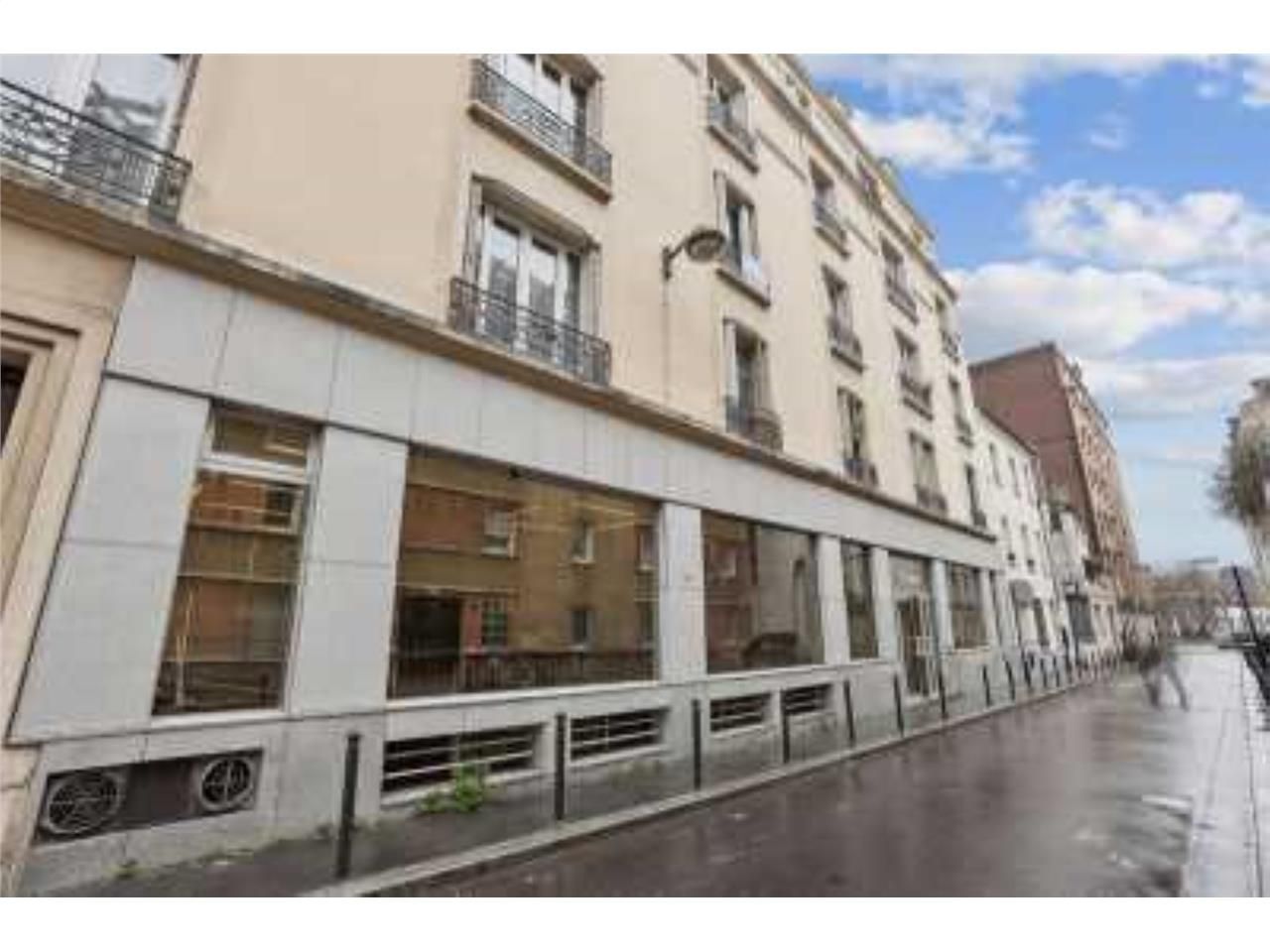 Au pied de la ligne 14 et du RER C, à proximité i