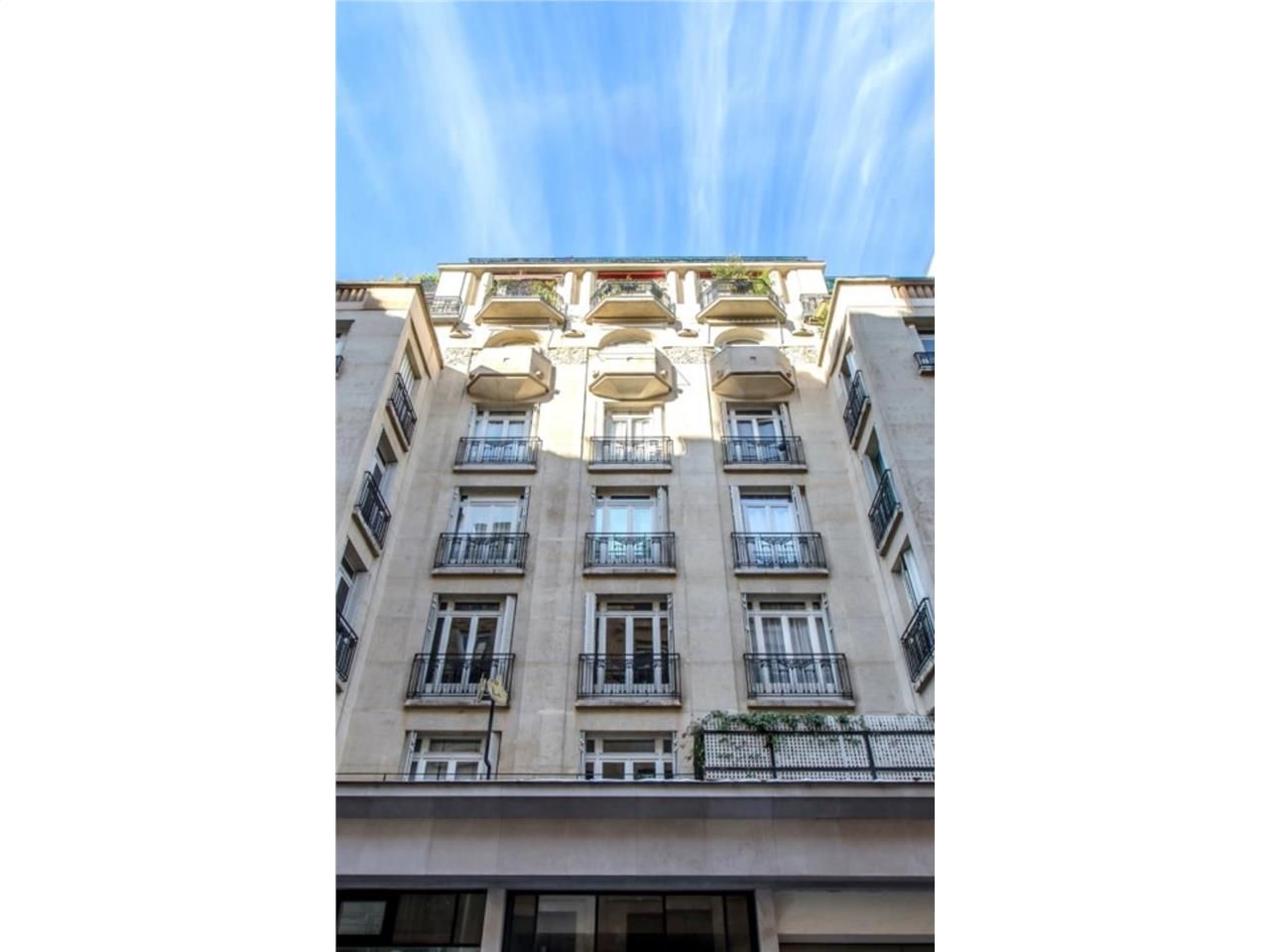 CBRE vous présente un espace de travail moderne a