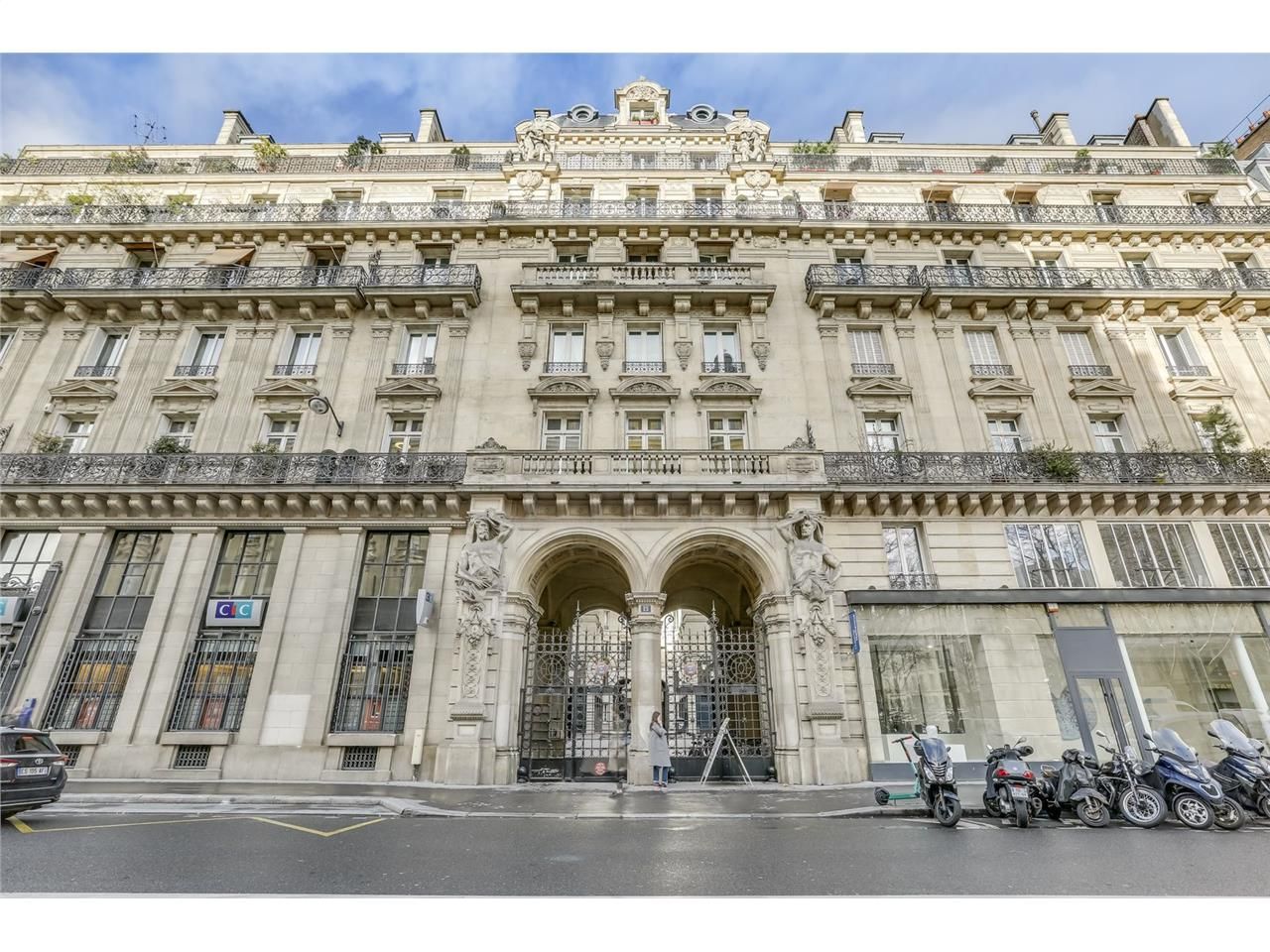 CBRE vous propose à la vente des bureaux situés d