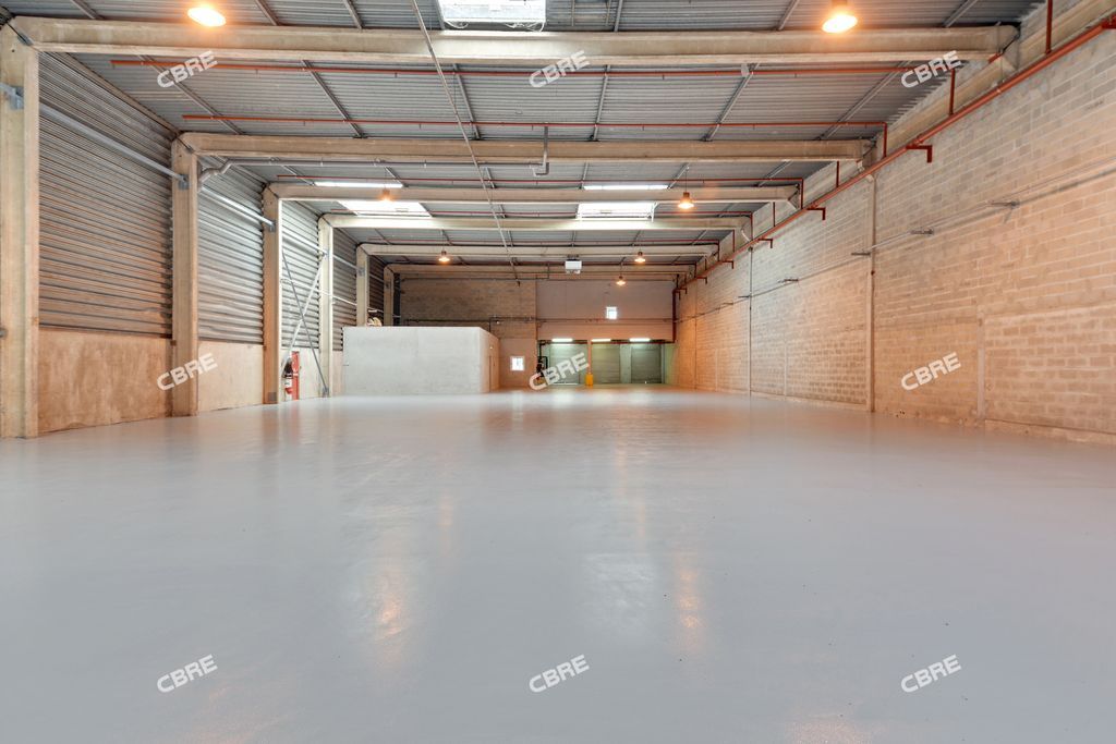 CBRE vous propose à louer, un entrepôt situé sur 