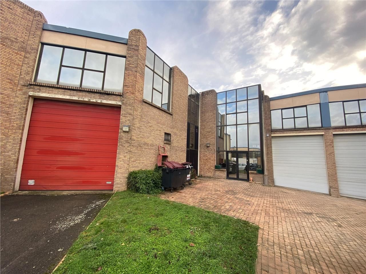 CBRE vous propose à louer, un local d'activités s