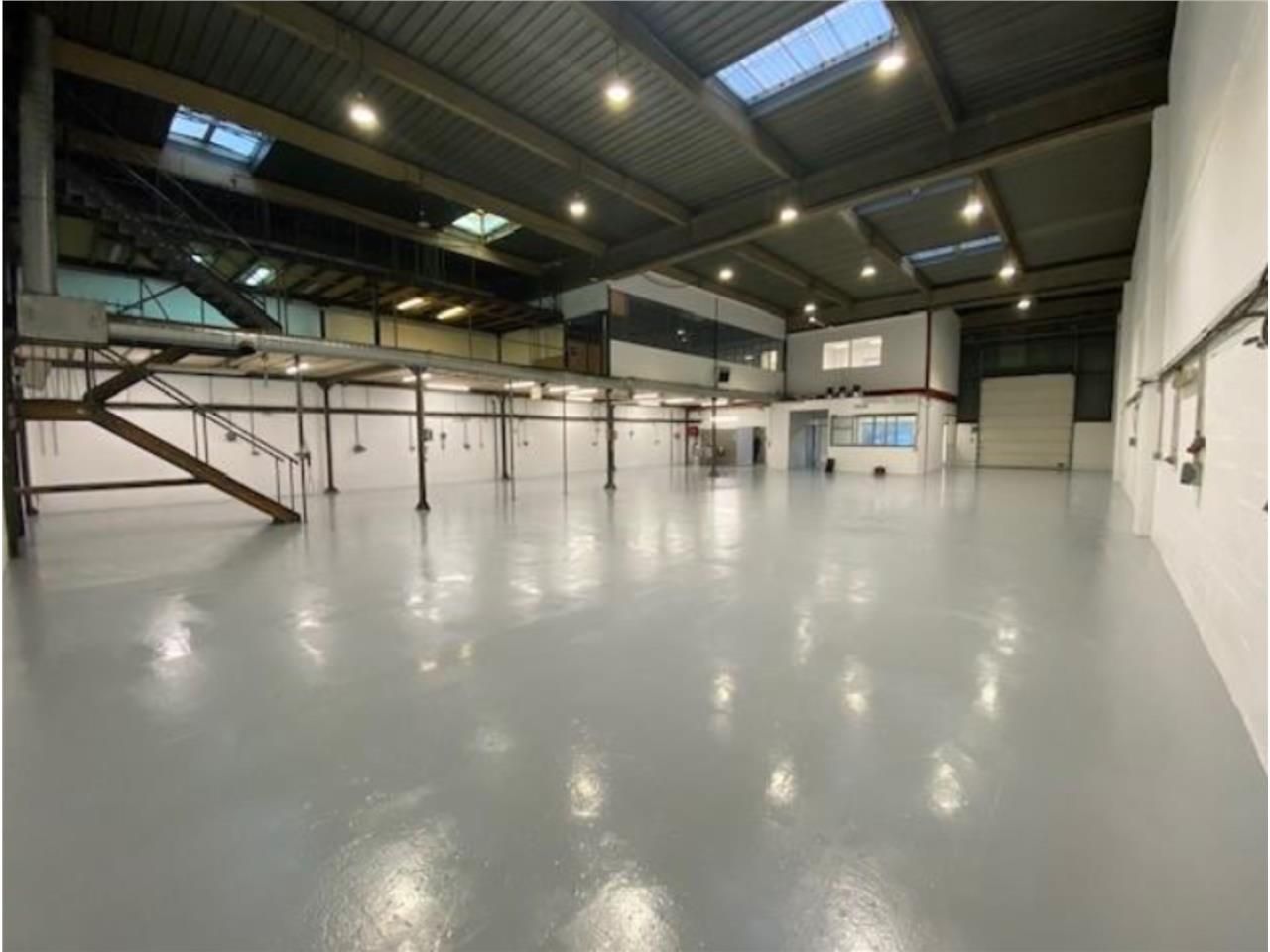 CBRE vous propose à louer, un local d'activités. 