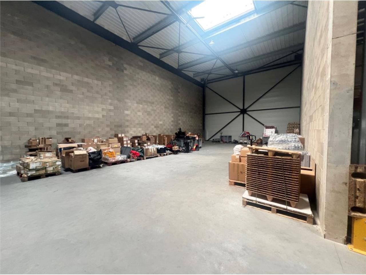 CBRE vous propose à louer, un entrepôt/local d'ac