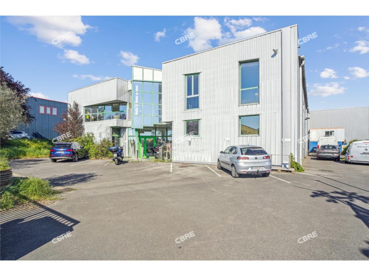 CBRE vous propose à vendre ou louer un entrepôt/l