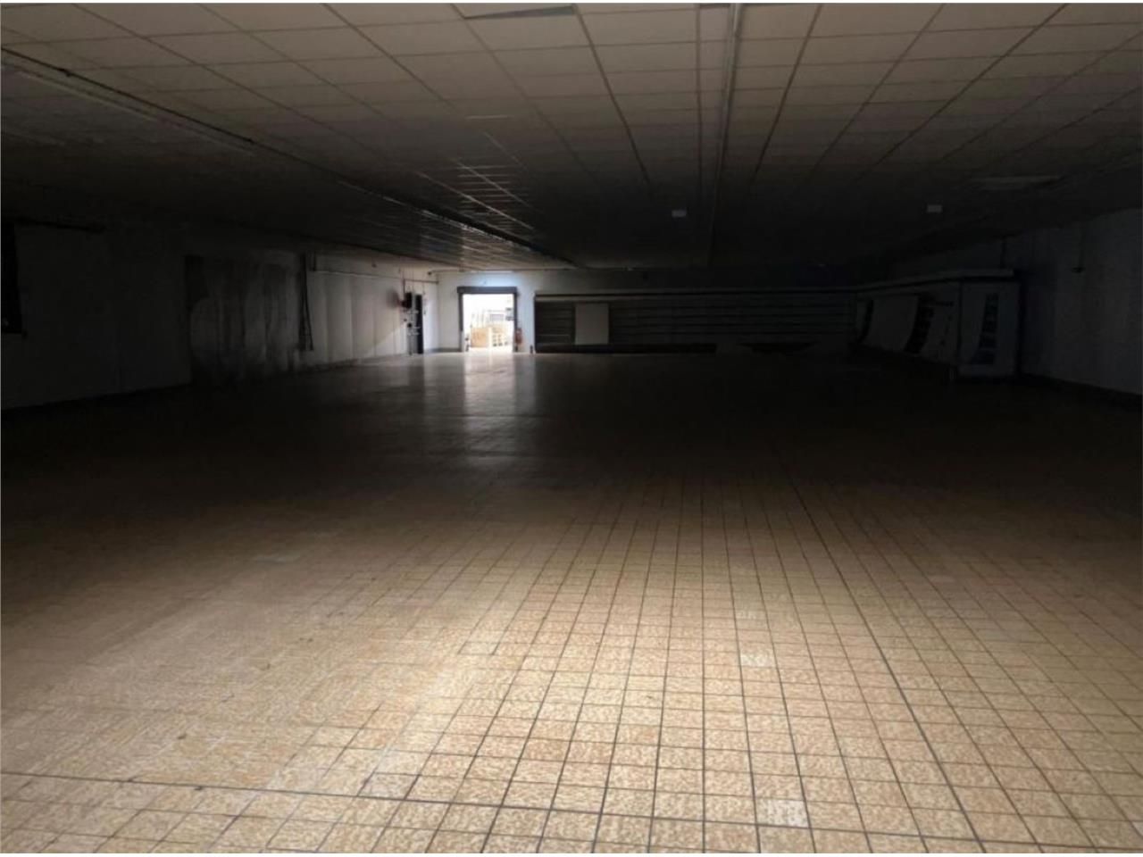 CBRE vous propose à louer un local commercial. Si