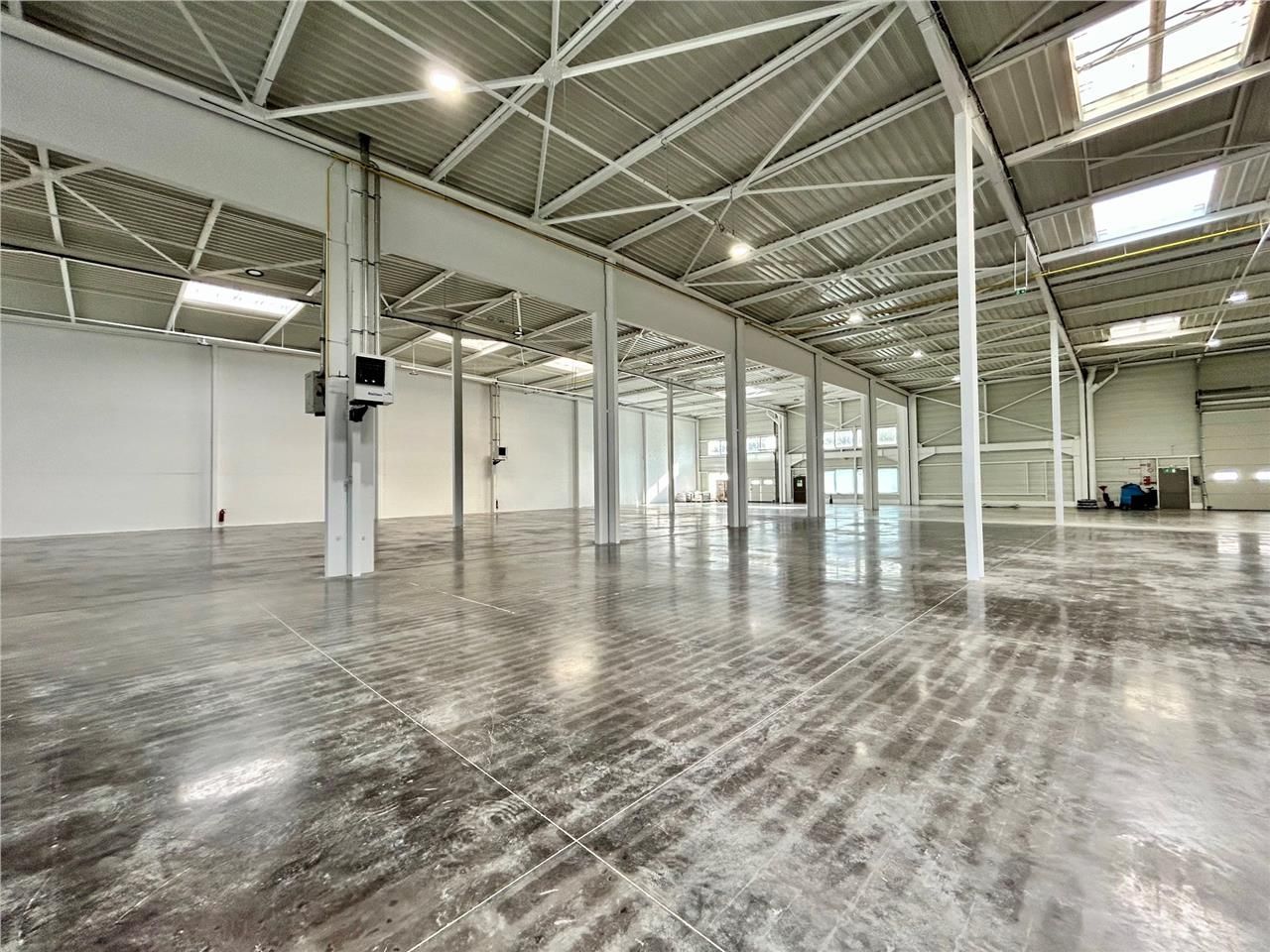 CBRE vous propose à louer, des locaux d'activités