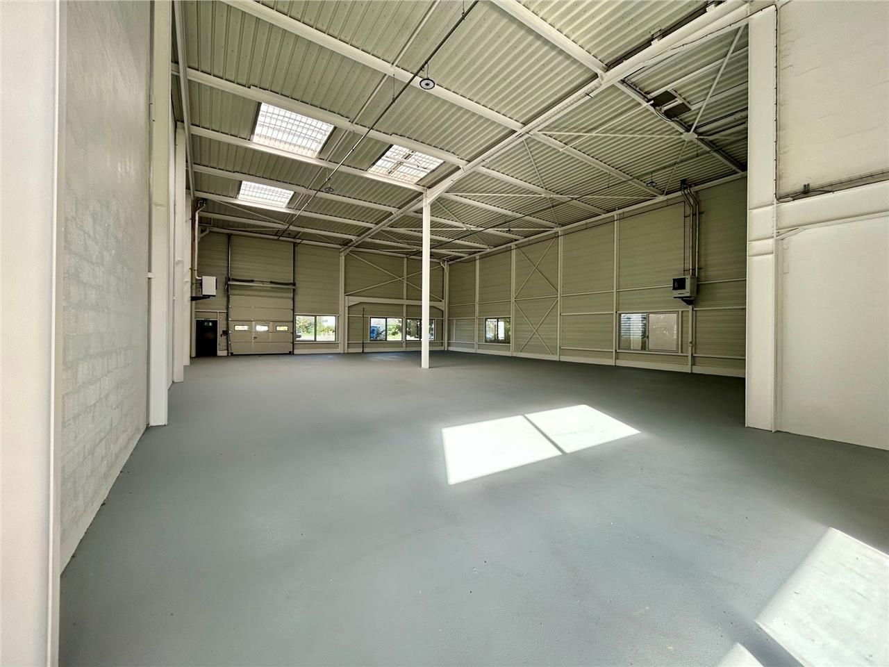 CBRE vous propose à louer, un local d'activités s