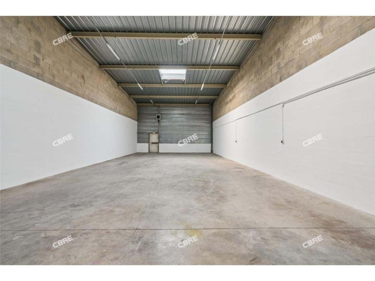 CBRE vous propose à louer un entrepôt/local d'act